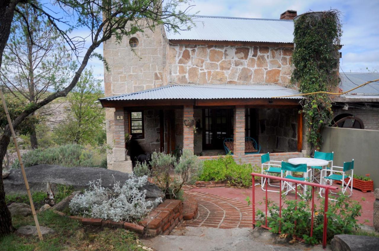 La Toma Complejo De Montana - Cabanas Y Habitaciones En Hosteria Mina Clavero Esterno foto