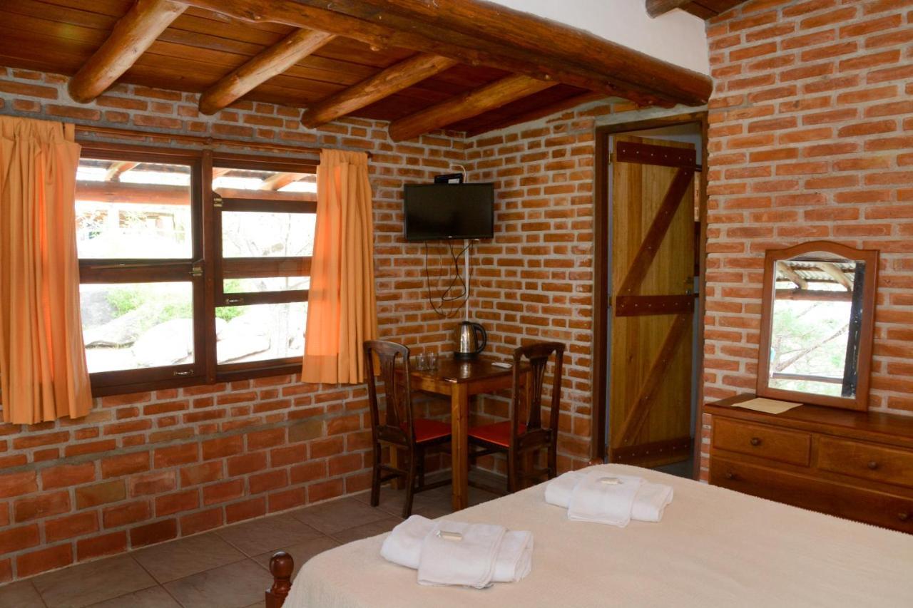 La Toma Complejo De Montana - Cabanas Y Habitaciones En Hosteria Mina Clavero Esterno foto