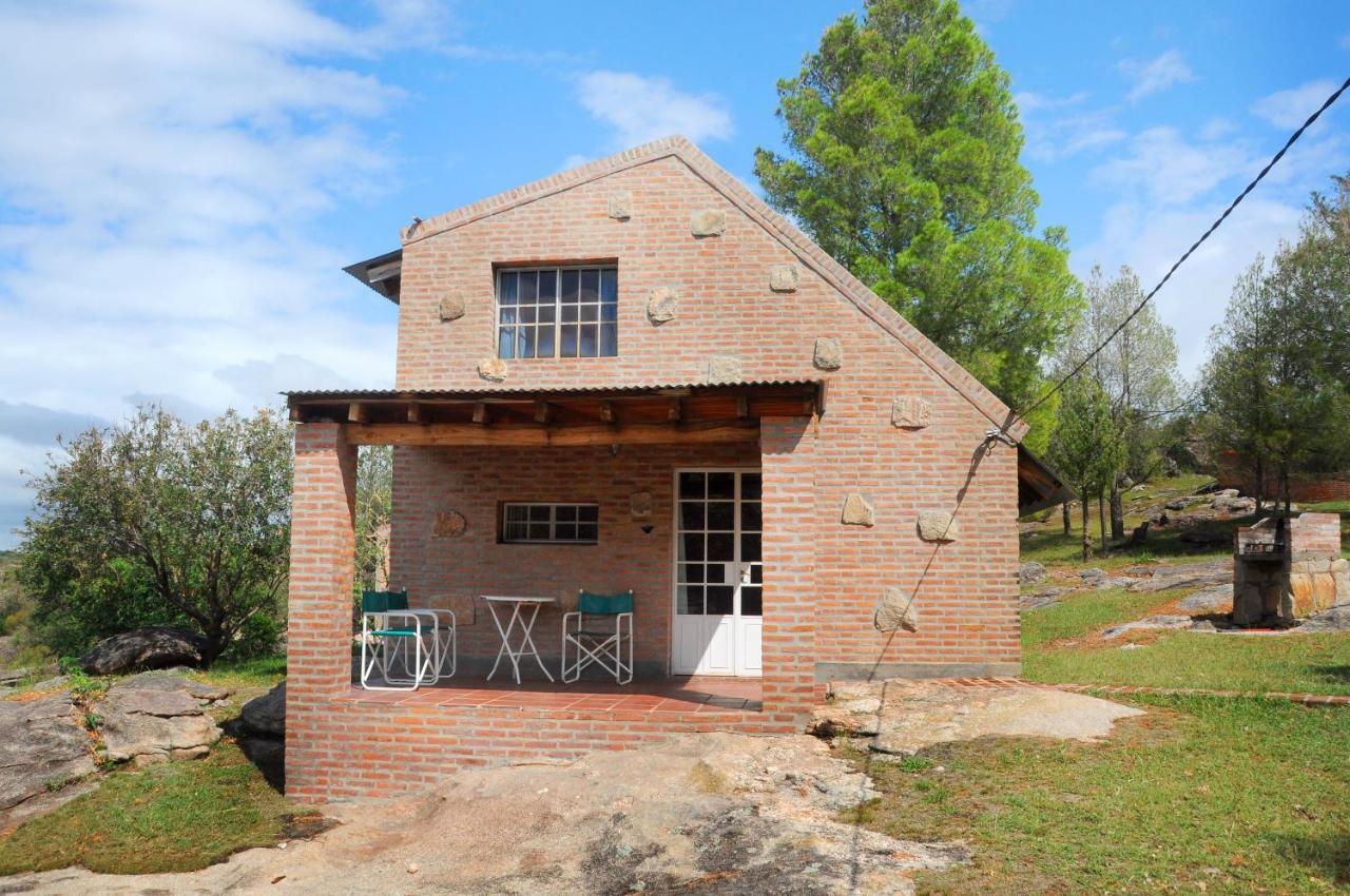 La Toma Complejo De Montana - Cabanas Y Habitaciones En Hosteria Mina Clavero Esterno foto